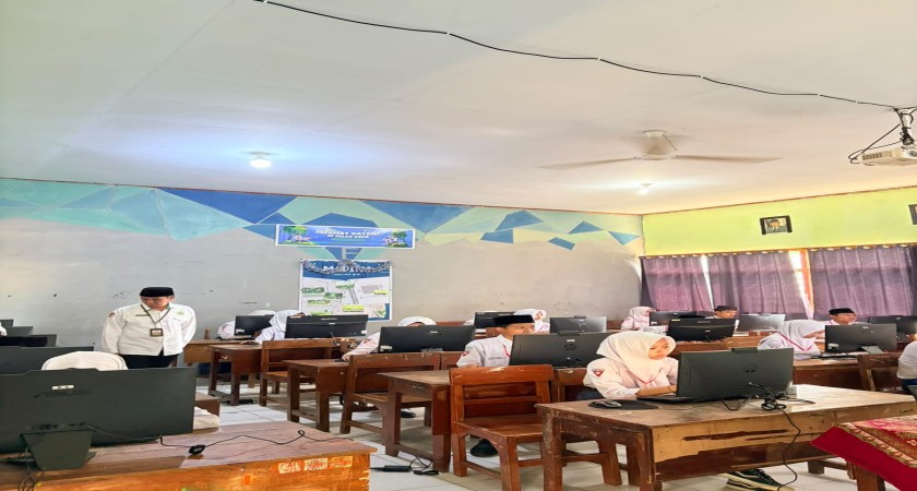 Kepala Kemenag Tulungagung Memantau Langsung Pelaksanaan TKA di MTsN 3 Tulungagung